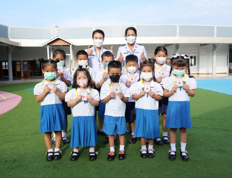 วันที่ 28 พฤศจิกายน 2565      ระดับปฐมวัยจัดกิจกรรมโครงการส่งเสริมคุณธรรม จริยธรรมในโรงเรียนโดยมอบดาวให้กับเด็ก ๆ 