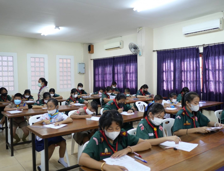 วันที่ 6 ธันวาคม 2565  ดร.พรรณนารี ภิรมย์ไกรภักดิ์ มอบเกียรติบัตรให้แก่นักเรียนที่ชนะการแข่งขันทักษะวิชาการในรายวิชาคณิตศาสตร์และภาษาไทย แข่งขันในวันที่ 22-23 พฤศจิกายน 2565 