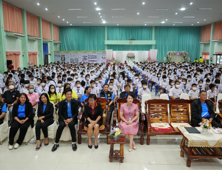 วันที่ 20 กันยายน 2566 ดร.พรรณนารี ภิรมย์ไกรภักดิ์ พร้อมด้วยคณะครูและนักเรียน เข้าร่วมพิธีปิดและมอบใบประกาศนียบัตร D.A.R.E ในโครงการ การศึกษาเพื่อต่อต้านการใช้ยาเสพติดในเด็กนักเรียน (D.A.R.E. ประเทศไทย) ณ ห้องประชุมบุษบงกช โรงเรียนอนุบาลลำนารายณ์ 